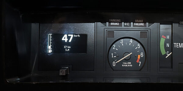 240 1975 Digital Hastighetsmätare och tankmätare